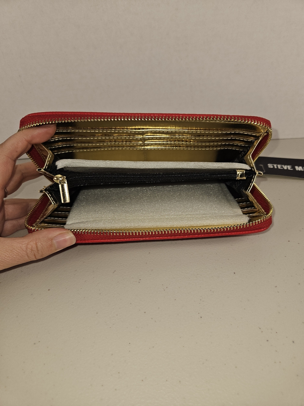 NWT Steve Madden Red Pebbled Zip Wallet with Gold Accent - Picture 6 of 12